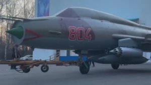 В Комсомольске на амуре в парке Гагарина устанавливают Су-17.