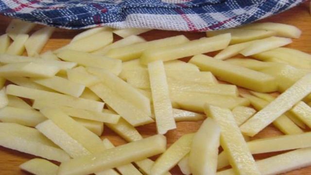 Жареная картошка с сосисками