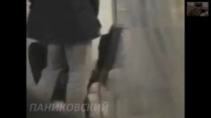 Обоссал девок прям в метро, прикол такой у них!