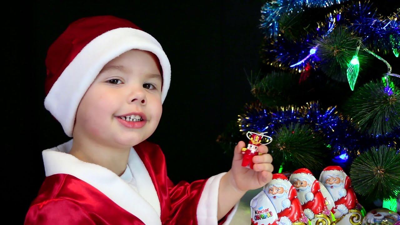 Новогодние Киндер Сюрпризы. Украшаем ёлку игрушками из Киндер Сюрприз смотреть онлайн