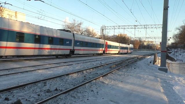 Электровоз ЭП20-008 (ТЧЭ-6) со скоростным фирм. поездом № 703Н "Стриж", Нижний Новгород - Москва.