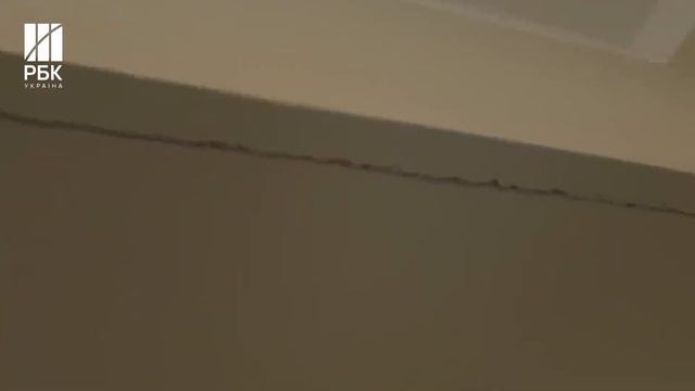 Нові будинки руйнуються на очах! Блогер показав жахливе житло, яке РФ будує в Маріуполі смотреть онлайн