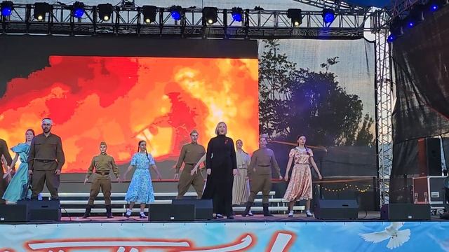 09.05.2023. Концерт, посвящённый Дню победы. Набережная Астрахани. "Сталинград" смотреть онлайн