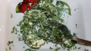 Картофельное пюре с укропом, чесноком и сливочным маслом