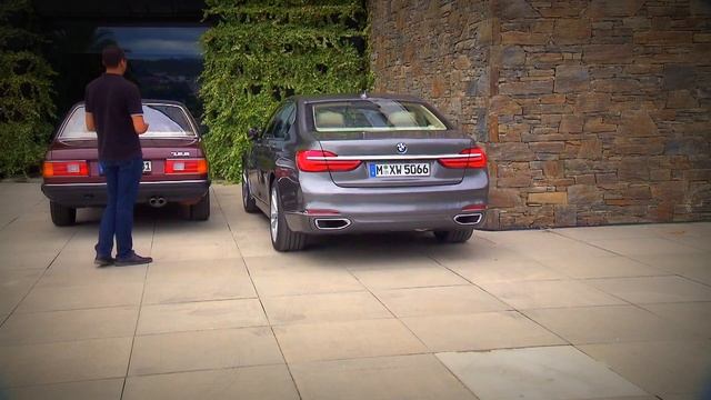 BMW 2016 7 Series - Remote Control Parking смотреть онлайн