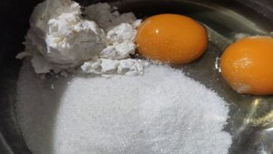 Шоколадный рулет с заварным кремом