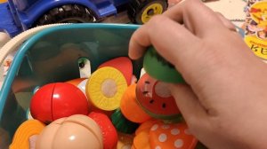 играем в детские продукты на липучках для малышей, собираем арбуз на липучках