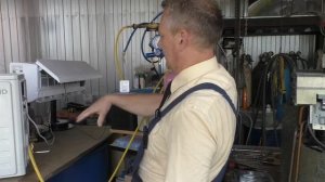 Как заправить внешний блок сплит системы фреоном R 410а #空调 #air conditioners