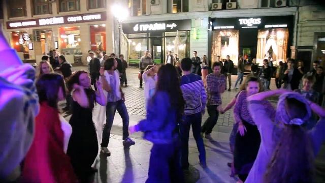 Прогулка с Эстасом Тонне по Кузнецкому мосту 20 июня 2014 смотреть онлайн