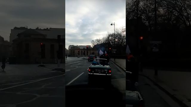 в париже винтажные машины