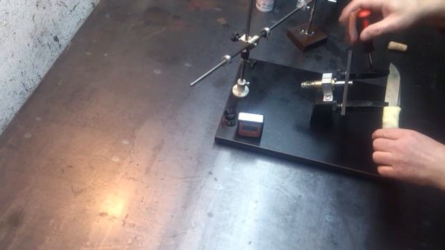 Ніж ручної роботи: дамаск   ironwood. Заточка до стругання волосини.