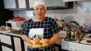 Балтач авылында яшәүче Гүзәлия Хәбиповадан суган һәм кузгалак пирожкилары рецепты.