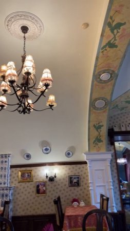 Найти и попробовать местную волжскую кухню в Нижнем Новгороде, например в ресторации «Пяткинъ»