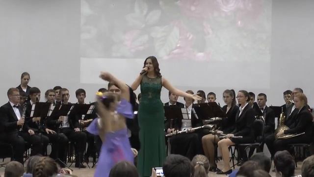 НАШИ ВЫПУСКНИКИ Шмакова Жанна класс преподавателя Данильченко Натальи Александровны