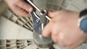 гудит и клинит стиральная машина