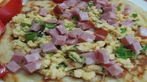 Фахитос с яйцом болтунья и ветчиной