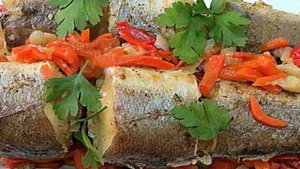 Хек с овощами запеченный в пергаменте, в микроволновке