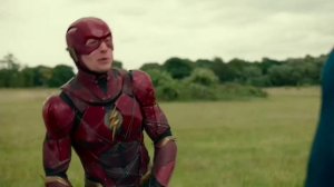 Супермен соривнуется с флешом кто быстрее? Лига справедливость