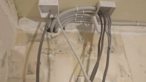 Замена электропроводки в панельной 12 ти этажке. Реконструкция в 1 комнатной квартире. Часть 3.