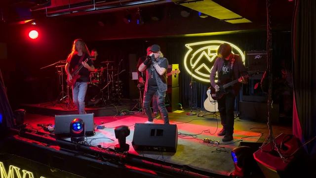 Артур Беркут - Стритрейсер (Live • Владивосток • 19.01.2024) смотреть онлайн