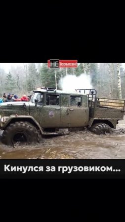 Водитель Тойоты недооценил сложность и утопил машину.