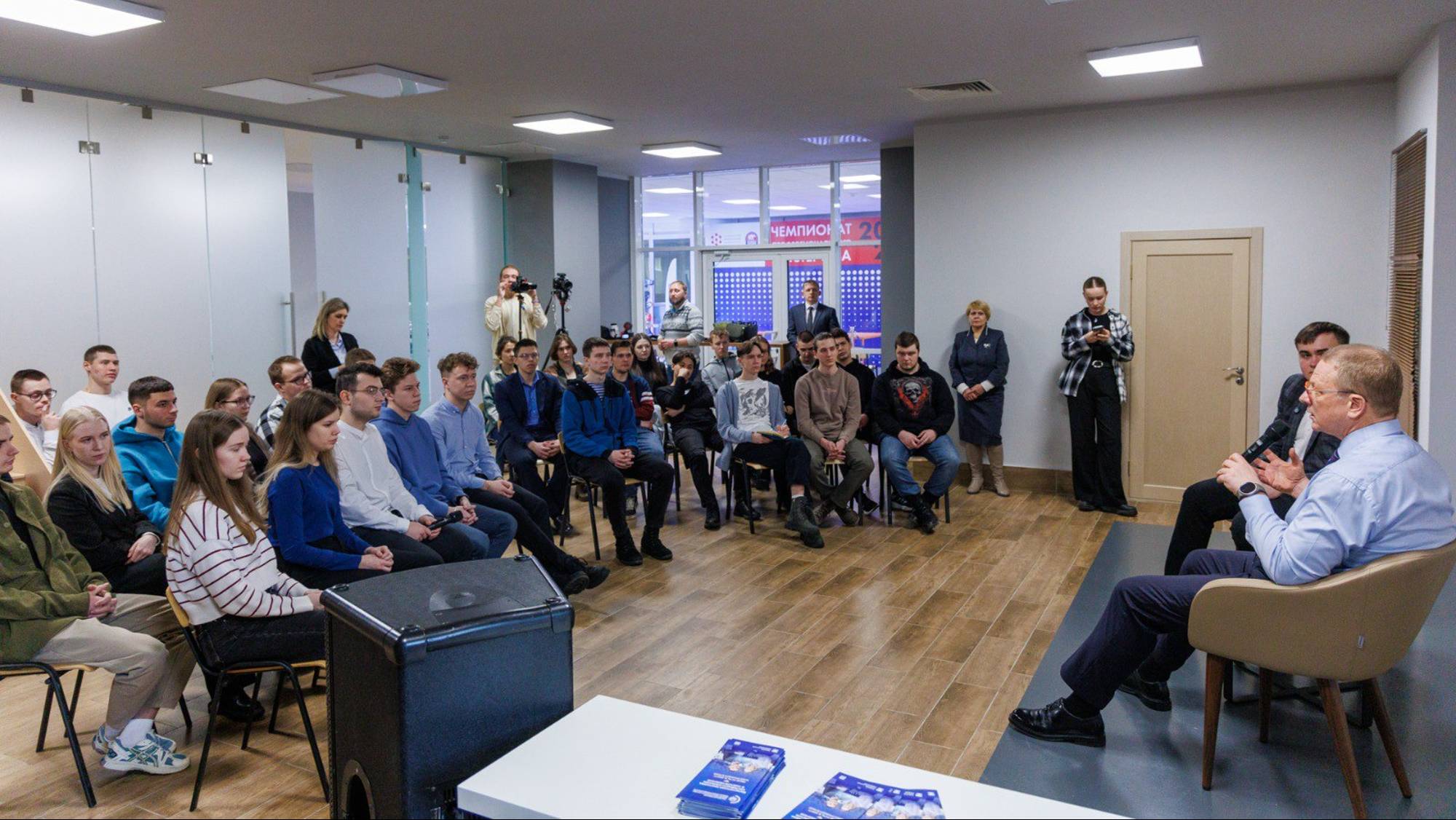 Будущие энергетики СФУ встретились с руководителем центра по управлению энергосистемой Сибири