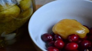 Медово-клюквенный соус с горчицей