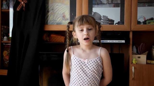Варя на день Победы читает стих