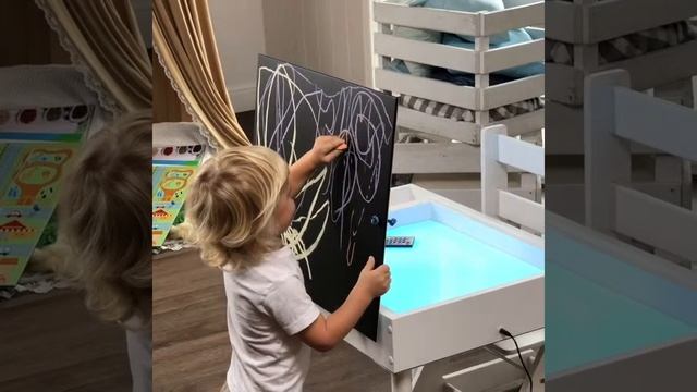 Рисуют на столе-мольберте 👍🏻 MYPLAYROOM.RU