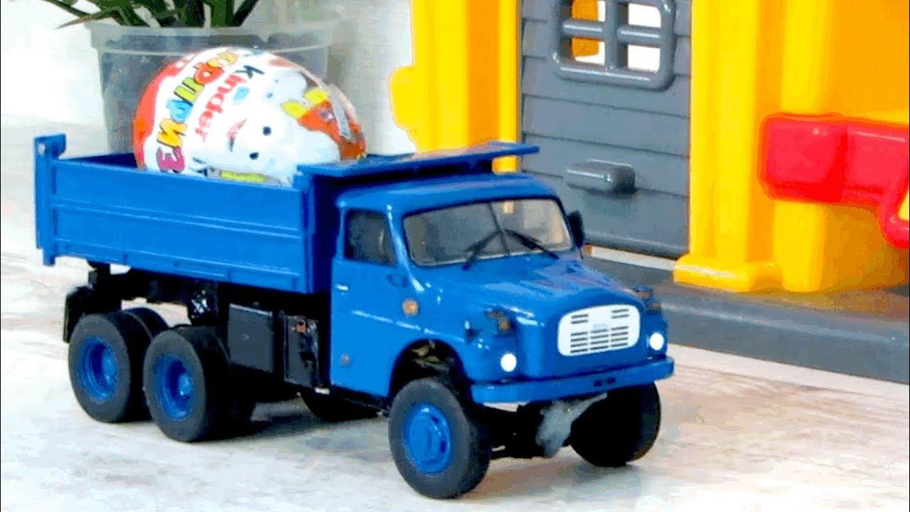 Грузовик, подъемный кран и машины. Киндер сюрпризы. Видео с игрушками смотреть онлайн