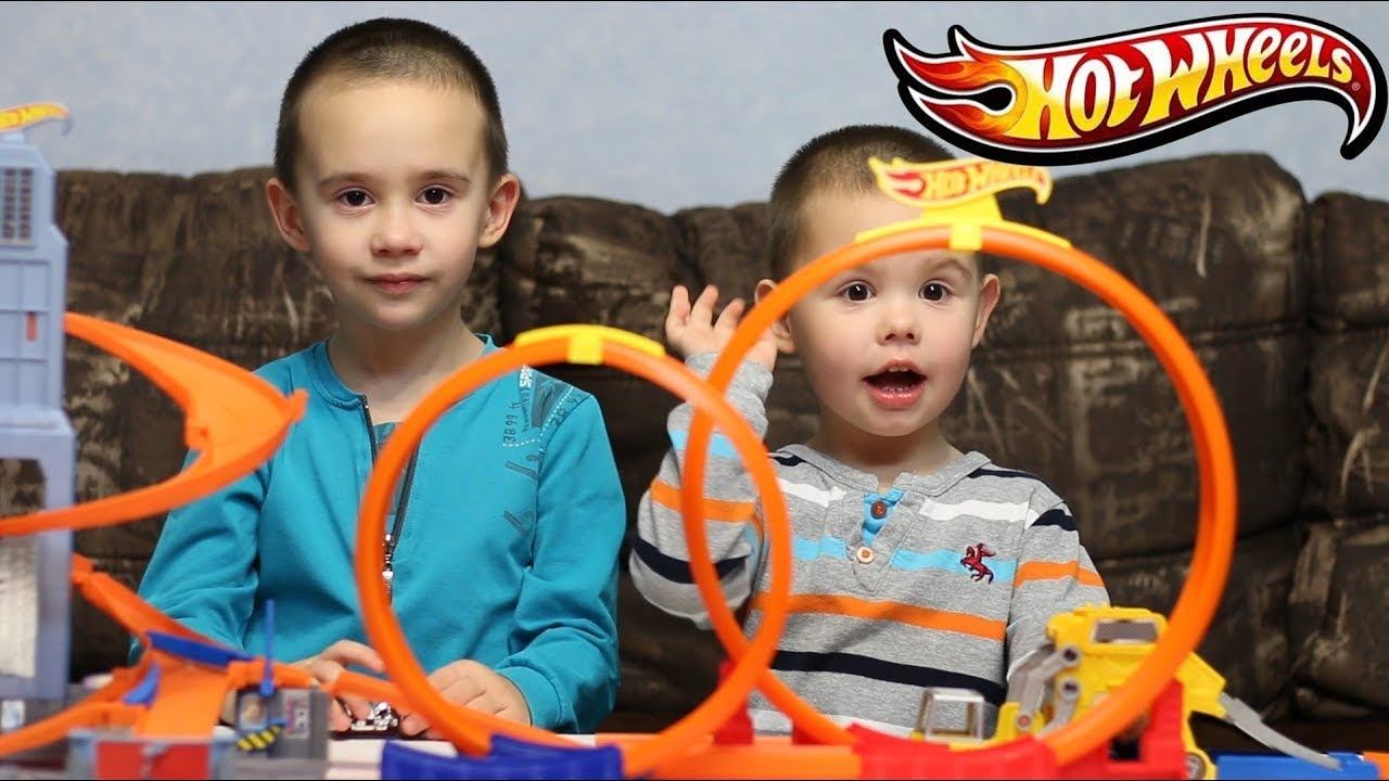 Мототрек Хот Вилс - Опасная Двойная Петля и подъемник. Hot Wheels игрушки. смотреть онлайн