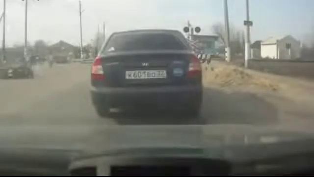 Автоприколы и автоаварии. Смешные эпизоды.