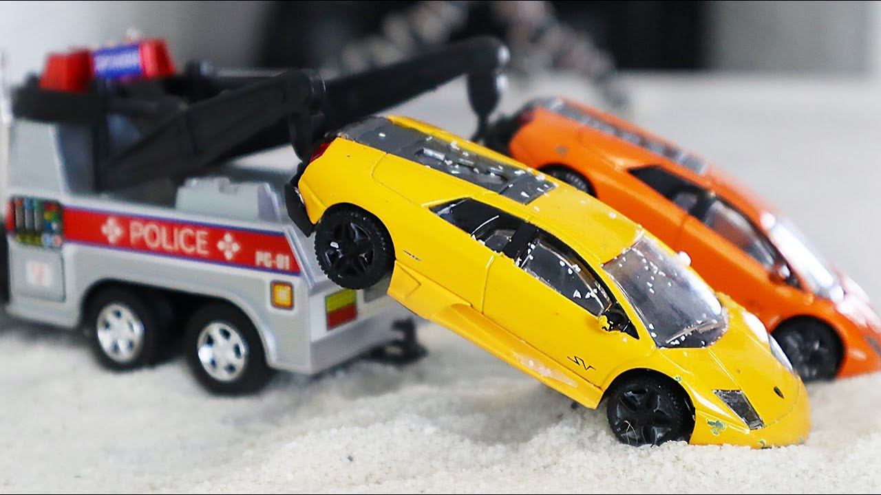 Машинки. Авария на дороге. Игрушечные машинки и эвакуатор смотреть онлайн