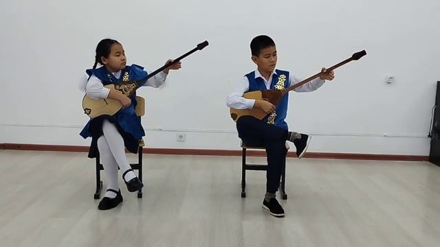 ,,Ақ бұлақ” орындайтын домбырашылар дуэті смотреть онлайн