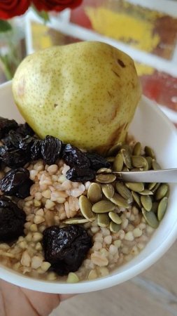 Каша из зелёной гречки 🥣🍇 с изюмом и черносливом #каша #завтрак #вкусно