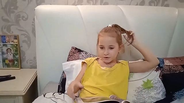 Настя и Лера добывают мед из улья смотреть онлайн