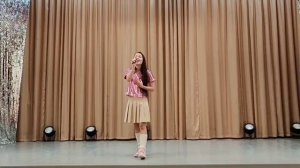 А он мне нравится поёт Надирова Алиса школа 2089