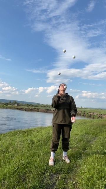Жонглирование 5 мячами🤹🏻♀️ #juggling #jugglingballs #жонглирование #цирковаябанда #цирк #5balls