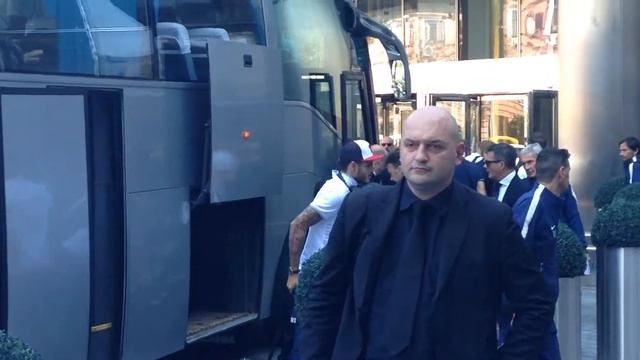 Встреча Inter (Milanо) возле гостиницы Хаятт (Киев) смотреть онлайн