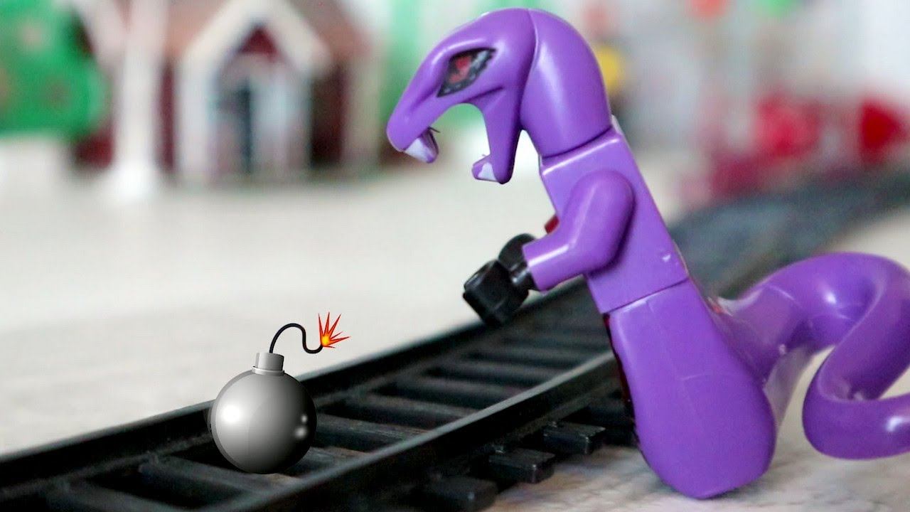 Роботы Поезда. Взрыв на железной дороге. Игрушки из мультфильмов смотреть онлайн