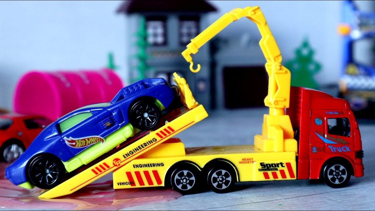 Авария на дороге. Полицейские машины и Эвакуаторы. Вредные жители города смотреть онлайн