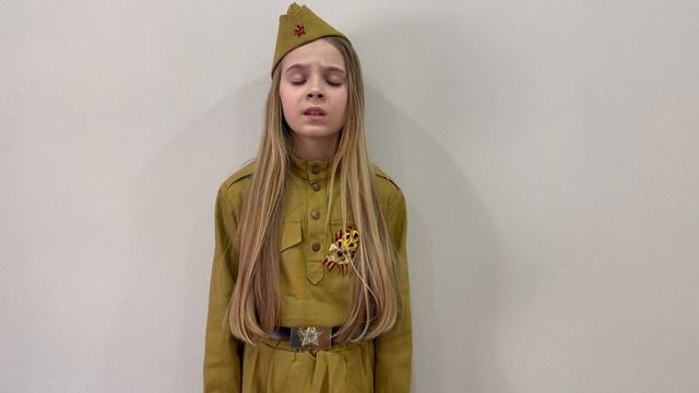 Трогательный стих о войне. Наталья Бондарева - Странный дуэт. Читает Дарья Мулихина 10 лет. смотреть онлайн