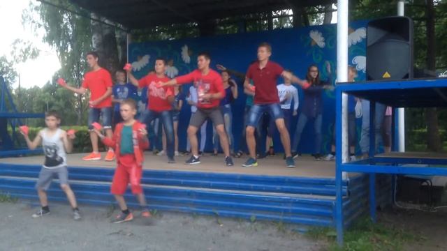 Мы танцуем крабика. 5 отряд. Лагерь Рекорд 2017 смотреть онлайн