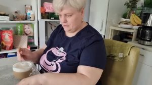 Всем приветик,  голодная ем все что не приколочено🥰🌹🌹🌹