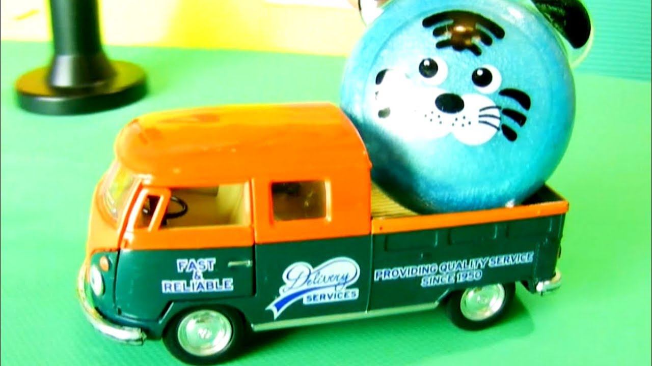 Игрушечные машины и слаймы. Видео с игрушками для детей смотреть онлайн