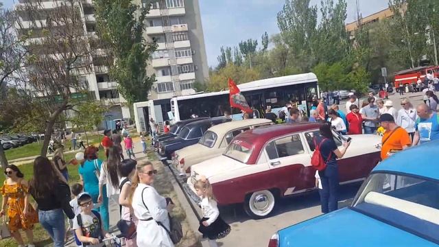Выставка "РетроАвто" в Волжском  на День Победы 2019...