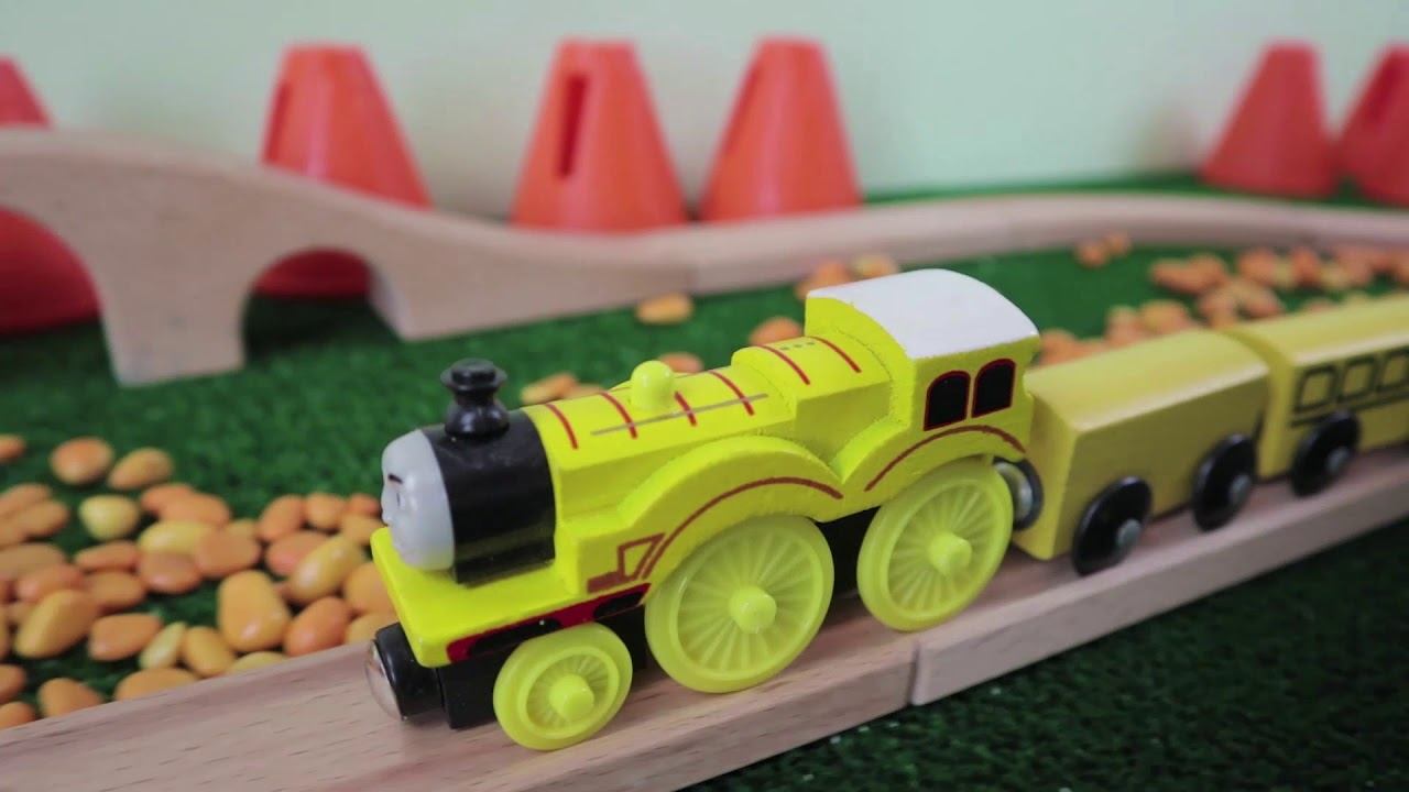 Паровозики Томас и его друзья на деревянной железной дороге смотреть онлайн