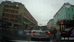 «Вот так по встречной полосе гончют напротив ТЦ Амарант»