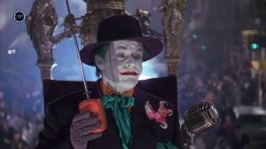 Джокер раздаёт деньги Batman 1989\ Joker and money