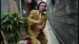 Спрей_от_тараканов - Японская_реклама